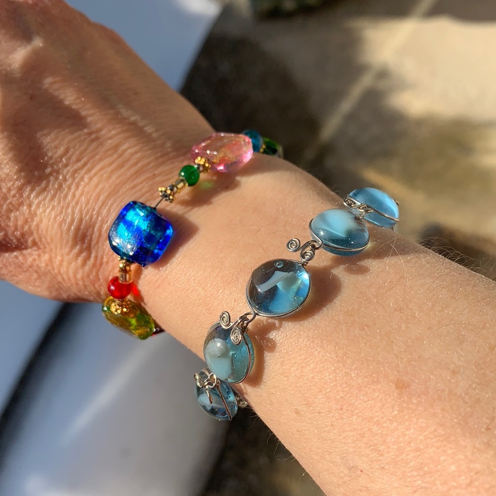 🌷3 for $25🌷Unbranded, US OS, Pair of Blue & Multi Colored Glass Bead Bracelets